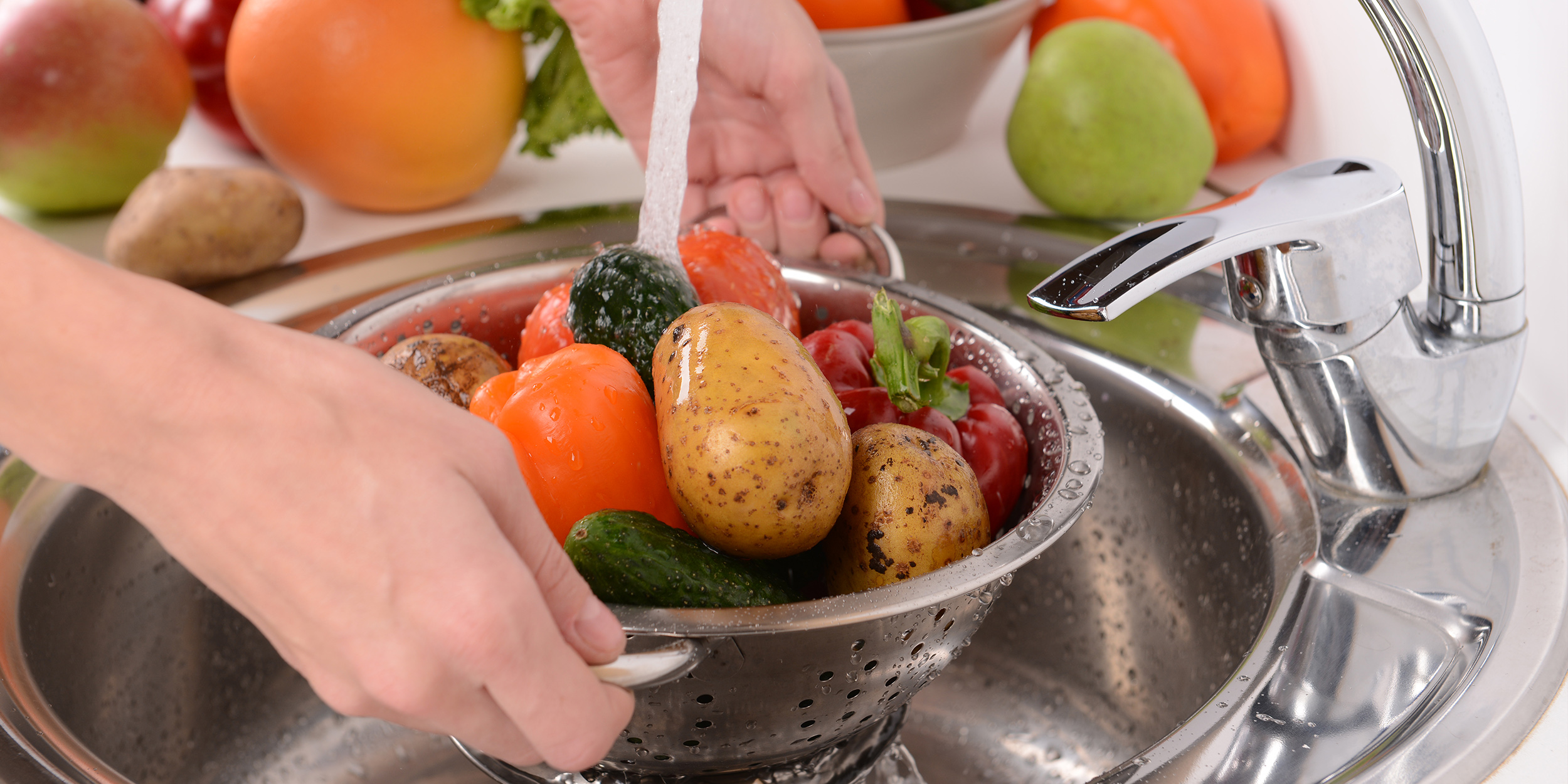 Мытье фруктов и овощей перед употреблением