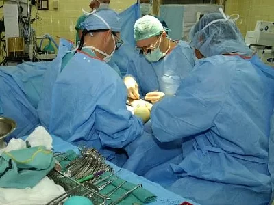 Проведение хирургической операции при гепатите